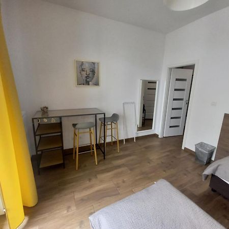 Geodezyjna'70 Cozy Rooms P1 Варшава Экстерьер фото